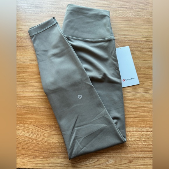 Lululemon Wunder Train HR Tight 28” Size: 8 - Picture 2 of 6